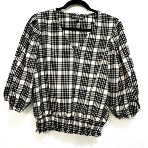 HARPER 241 VERDE- Plaid Print V-Neck Top Size Medium